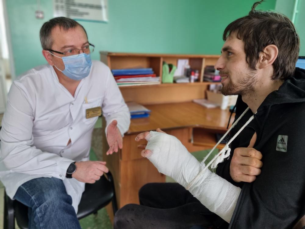 Врачи клинической больницы имени Г.А. Захарьина сохранили пальцы руки пациенту после серьезной травмы на производстве